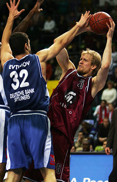 用以支持球 用以支持球